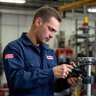 Certified technician at work (192x192)